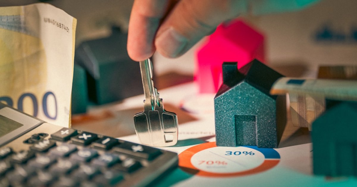 Navigating Contractor Payments: 1099 vs W-2 and Beyond