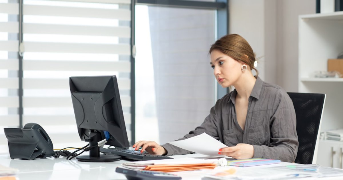 Navigating Wage Regulations: A Global Perspective for Employers